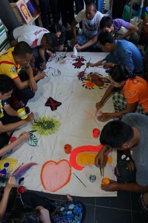 Pagguhit ng Grupo sa Aung MHI (The Room) 2023  Mga Kalahok: Dr. Aung Min, Eliza, Baboo Daung, Soe Win Lwin, Aaron, Nyo Min Win,  Ni Ni Mar, Yan Lin Phyo, Myo Thura Aung